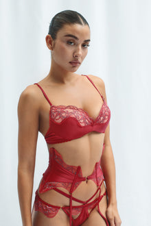 SCARLETT SUSPENDER CHERRY